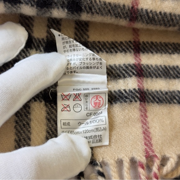 ‼️SOLD‼️Burberry Scarf/Shawl Vintage Classic Check Wool Light Beige color - Picture 4 of 7